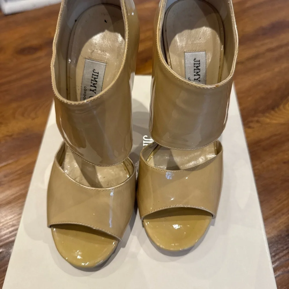 JIMMY CHOO Tan Patent Leather Stiletto Heels with Peep-Toe Design (37) - Picture 4 of 10